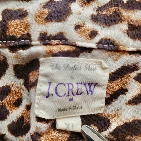 J. Crew “The Perfect Shirt” 100% Cotton Leopard Print Button Up Size XL - Picture 3 of 6
